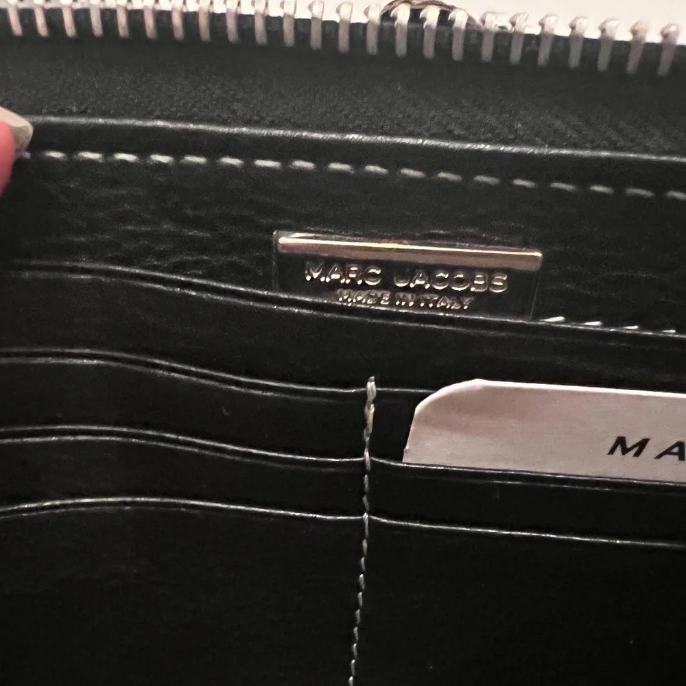 New Marc Jacobs Black Leather Wallet with Silver Hardware - Picture 4 of 9